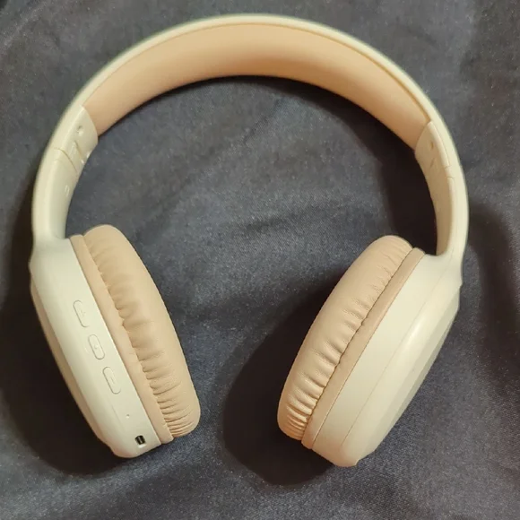 Lenovo ThinkPlus Wireless Cream Headphones - Picture 1 of 3